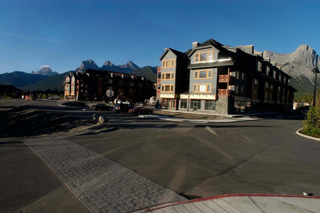 Apartment 411, Antique Heritage Canmore Buitenkant foto